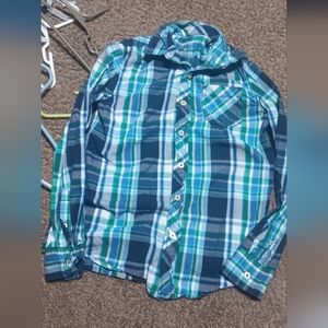 Really nice style shirt that cannot be found by same brand anymore